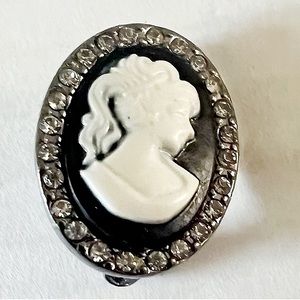 Cameo Vintage Style,Rhinestone Oval Black & White Silhouette Brooch